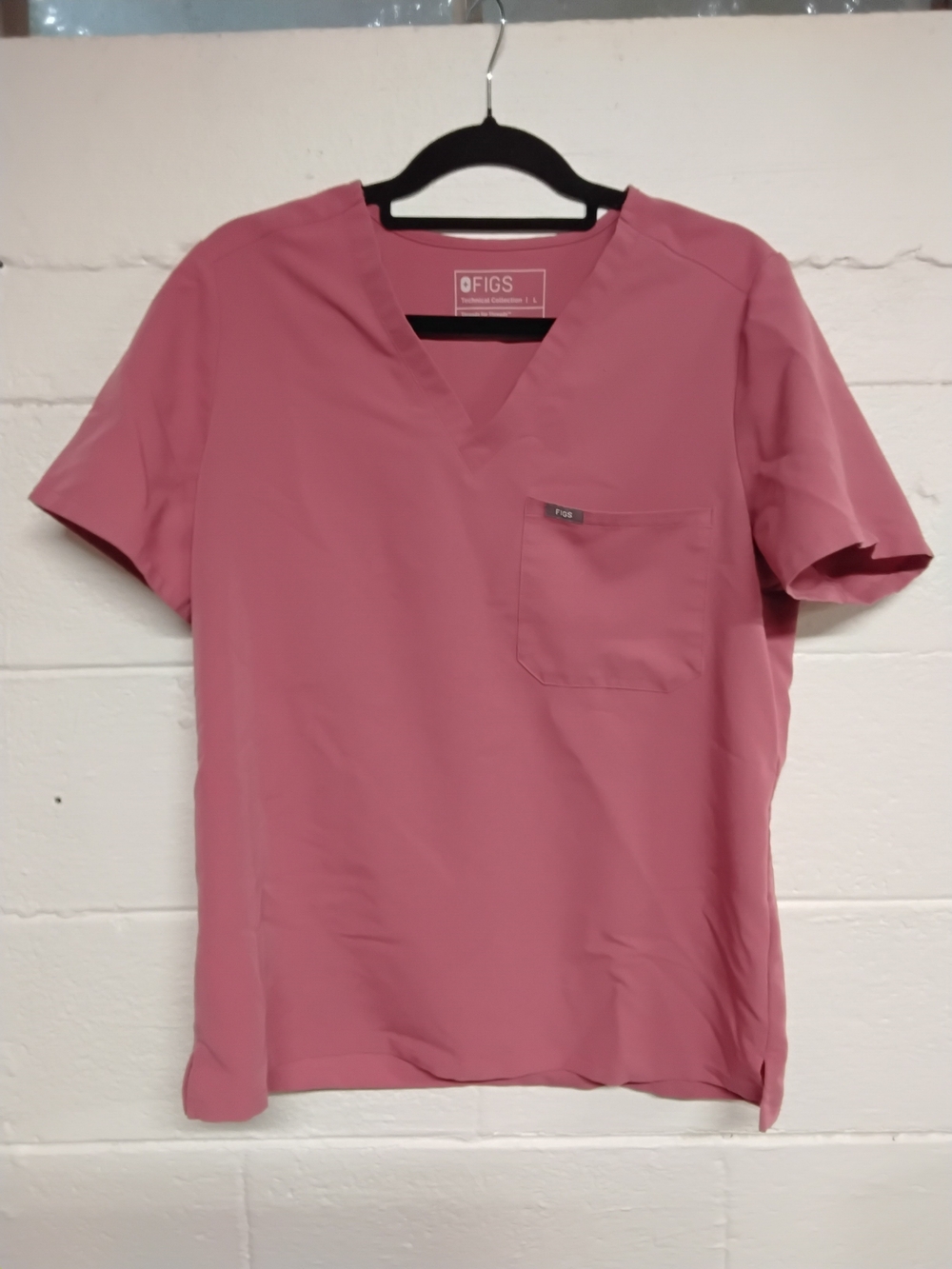 Figs Women's Short-Sleeve V-Neck Top - Rose
